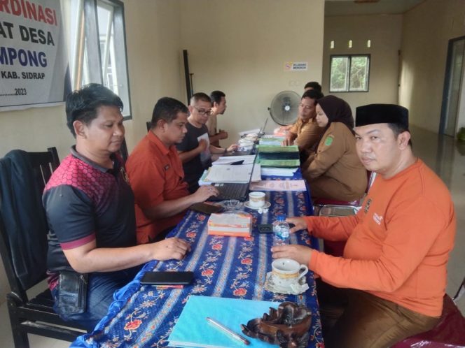 
 Tim Monev Kabupaten dan Polres Evaluasi Pengelolaan Keuangan di Desa Compong