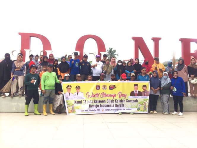 
 WCD 2023, Wabup Asman Pimpin Bersih-bersih di Anjungan dan Sungai Mata Allo