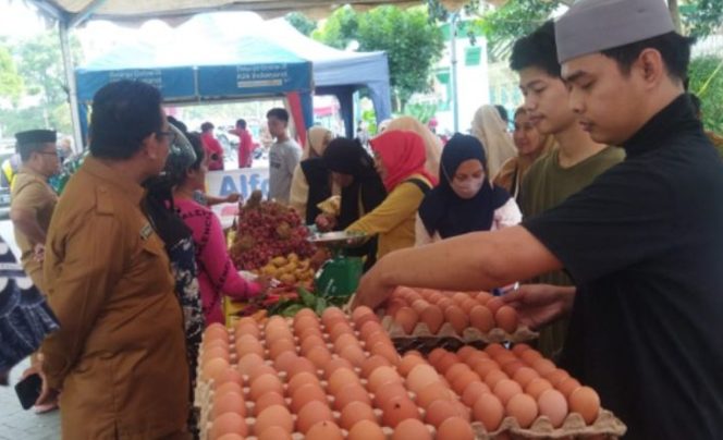 
 Masyarakat Serbu Pasar Murah Ramadhan Pemkab Sidrap