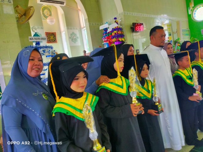 
 Yayasan Masjid Babul Resky Lancirang Gelar Maulid dan Wisuda Santri