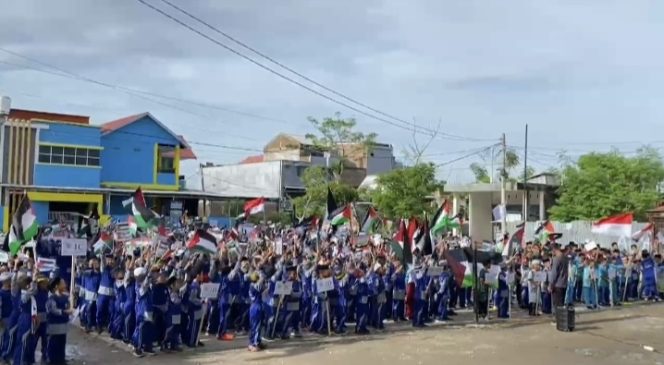 
 SD Qur’ani Al Ikhlas beri Dukungan Palestina hingga Pawai