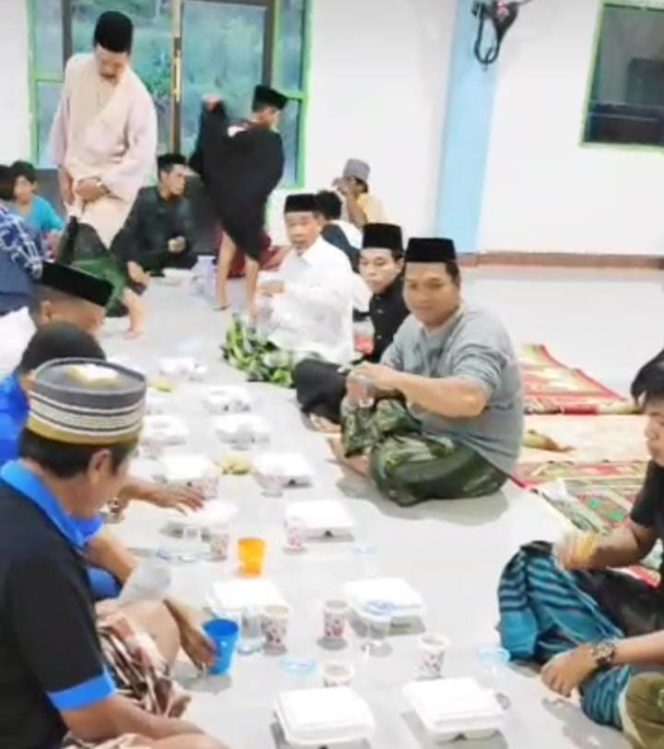 
 Safari Ramadhan, Pemdes Lombo Kunjungi Masjid di Setiap Dusun untuk Buka Bersama