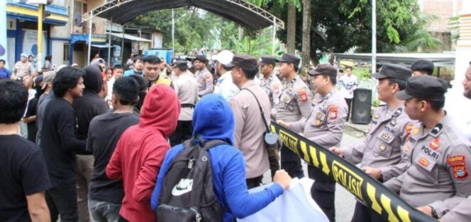 
 Polres Enrekang Siap Amankan Pilkada 2024, Gelar Simulasi Sispamkota