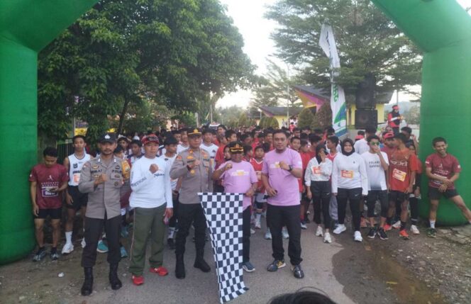 
 Fun RUN Merdeka: Kapolsek Enrekang AKP Lukman Hadiri dan Turut Lepas Peserta Lari