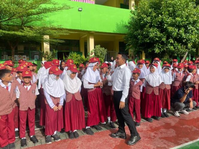 
 Bupati Terpilih Sidrap Kunjungi SDN 1 Pangkajene, Tekankan Pentingnya Pendidikan