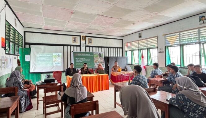 
 Edukasi Kedaulatan Pangan: Dosen Agroteknologi UMS Rappang Sasar SMA dan SMK di Sidrap