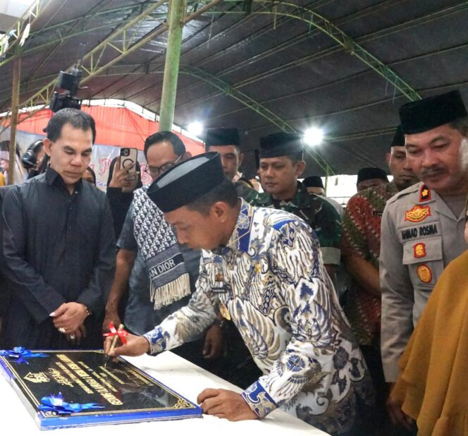 
 Bupati Sidrap Resmikan GOR Risma Landrang di Tengah Safari Ramadan