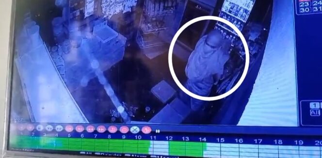 
 CCTV Rekam Aksi Maling di Sidrap, Pemilik Kios Rugi Rp5 Juta