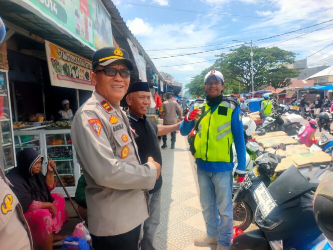 
 Pastikan Keamanan Warga, Polsek Maritengngae Tingkatkan Pengawasan di Pasar