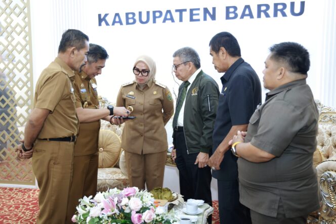 
 Taufan Pawe Kunjungan ke Barru, Bahas Dana Transfer Daerah