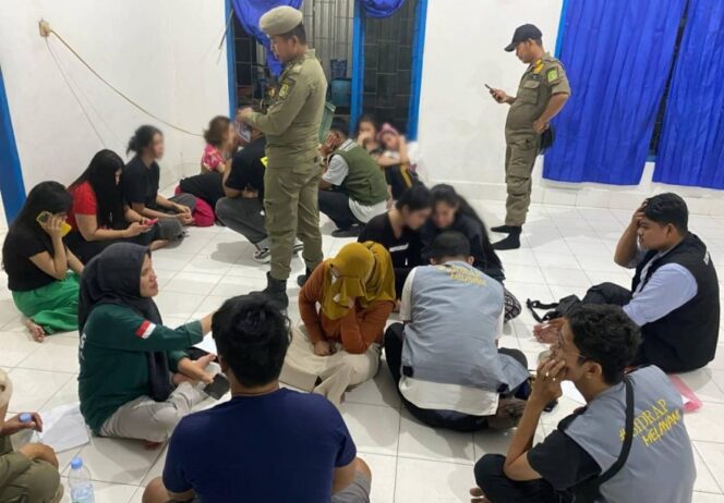 
 Digerebek! 22 Penghuni Kos Diciduk, Ada yang Sekamar Bukan Suami Istri