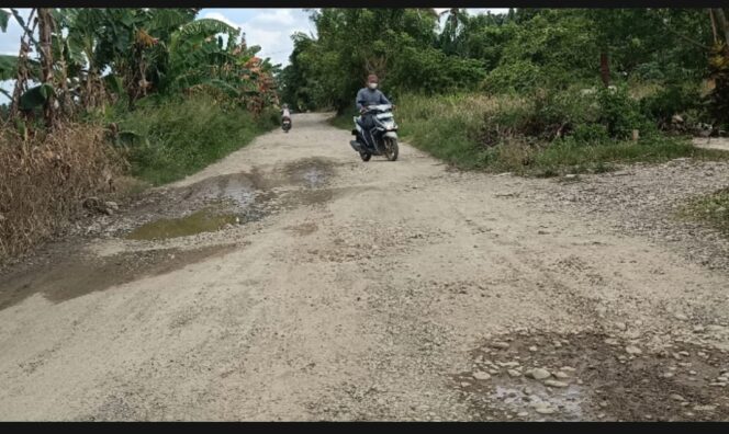 
 Jalan Desa Kampale dan Sipodeceng Rusak, Bupati Singgung Pengelolaan Dana Desa