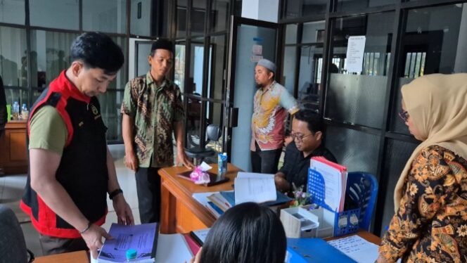 
 Dana Hibah KONI Disorot, Kejari Sidrap Geledah Kantor dan Tempat Terkait