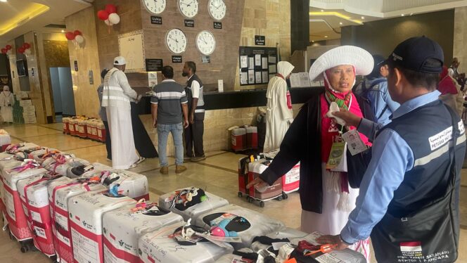 
 Koper Tiba, Hati Lega: Ketulusan Petugas Haji Hadirkan Senyum di Tanah Suci