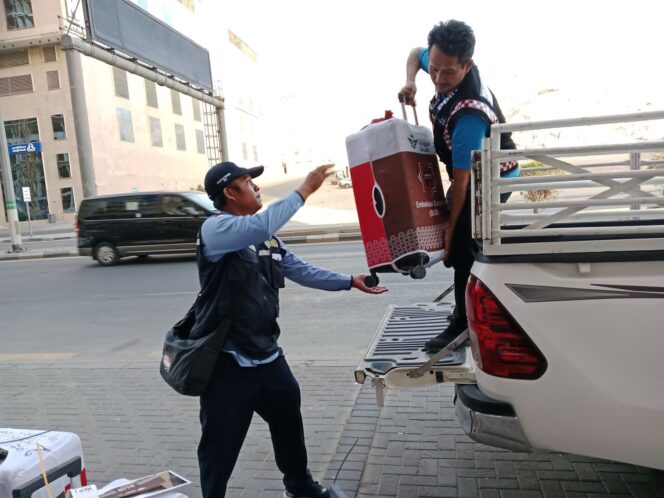 
 Sinergi Lintas Sektor Petugas Haji Sukses Urai Permasalahan Koper Jemaah yang Tercecer