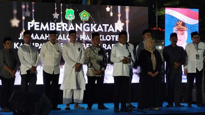 
 Pertama di Sidrap, 265 CJH Diberangkatkan dari Rumah Jabatan Bupati