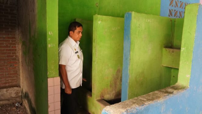 
 Wabup Pinrang Tinjau Pelayanan Publik di Puskesmas Leppangang dan SMPN 1 Patampanua