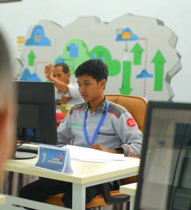 
 Diam-diam Bikin Bangga, Siswa SMKN 1 Sidrap Unjuk Gigi di Lomba LKS Kategori IT Networking
