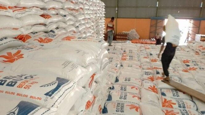 
 Penyerapan Beras Sidrap Capai 94 Persen, Bupati Apresiasi Kinerja BULOG