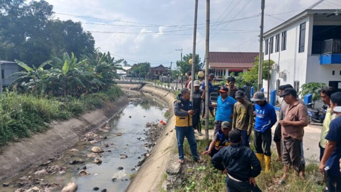 
 PSDA Turunkan Alat Berat Tangani Saluran Tersumbat di Desa Kanie
