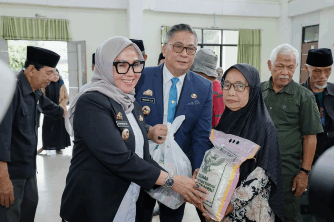 
 Baznas dan Pemkab Barru menyalurkan 5.400 paket sembako