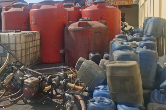 
 Polres Pinrang Bersama Polda Susel Bongkar Gudang Penampungan BBM Ilegal di Pinrang, Ribuan Liter Diamankan