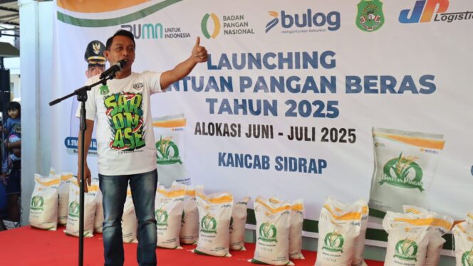 
 Bantuan Pangan, 322 Ton Beras untuk 16 Ribu Warga Sidrap