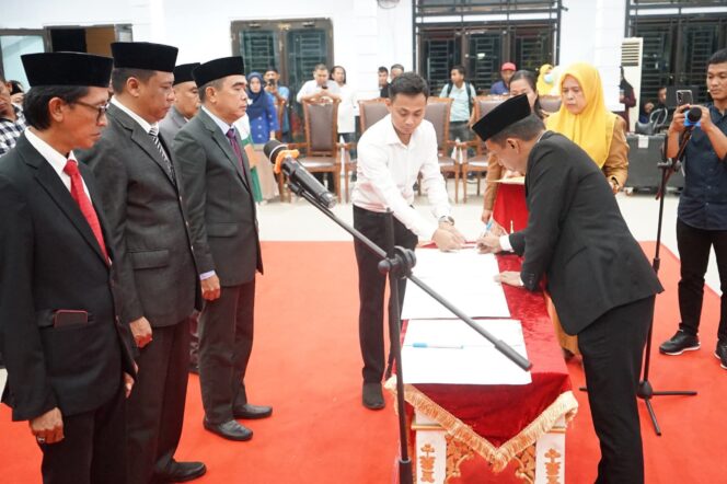
 Bupati Sidrap Lantik Direksi Baru Perumda Tirta Saromase, Fokus pada Peningkatan Layanan