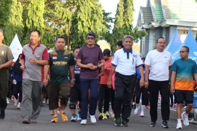 
 Ratusan Warga Meriahkan Fun Run, Dalam Rangka Festival Dirgantara 2025 di Pinrang
