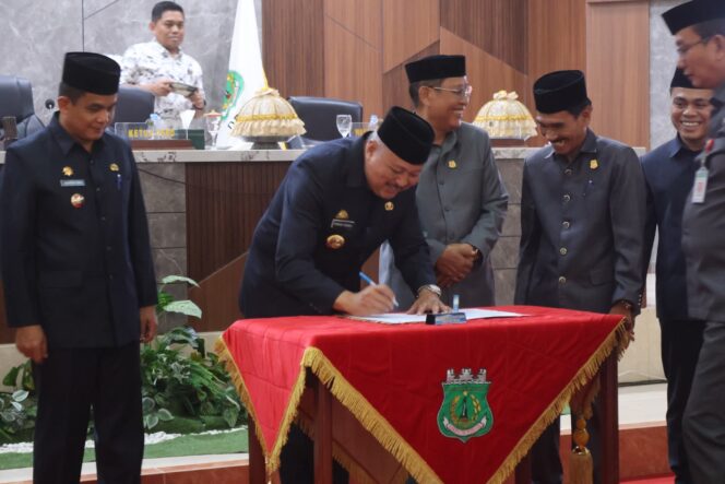 
 DPRD Pinrang Gelar Rapat Paripurna, Setujui Ranperda Pertanggungjawaban Pelaksanaan APBD 2024