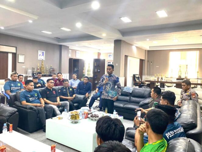 
 Bupati Sidrap Lepas Tim Sepak Bola Sidrap ke Ajang Pra Porprov