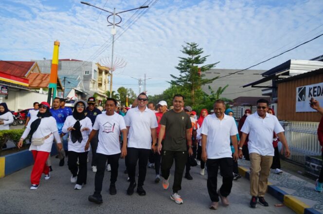 
 Bupati & Wabup Sidrap Jalan Santai Bersama Warga