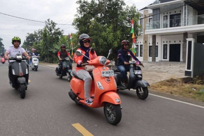 
 Wabup dan Kapolres Sidrap Ikut Pawai Vespa 15 Kilometer
