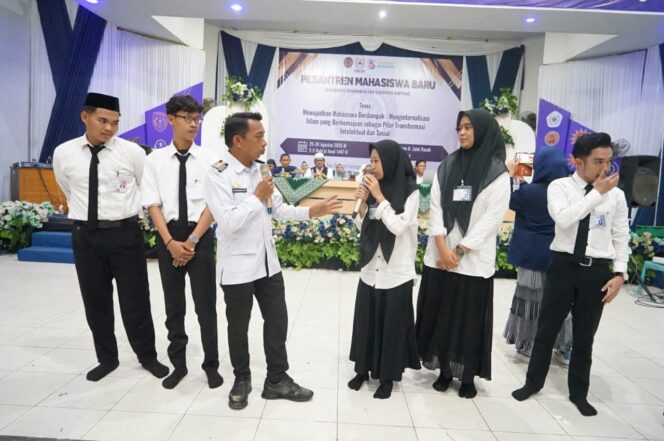 
 Syaharuddin Alrif: Mahasiswa Harus Kenali Diri, Fokus, dan Hormati Orang Tua