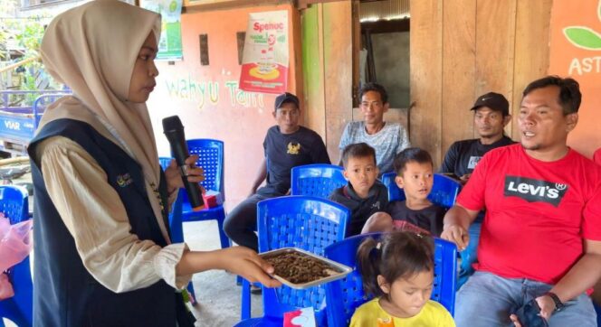 
 Mahasiswi Agribisnis UMS Rappang Gelar Pelatihan Pembuatan Tepung Maggot di Desa Kulo
