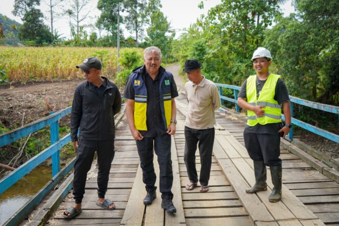
 Bupati Pinrang Turun Langsung Pastikan Progres Pembangunan Tetap Berjalan