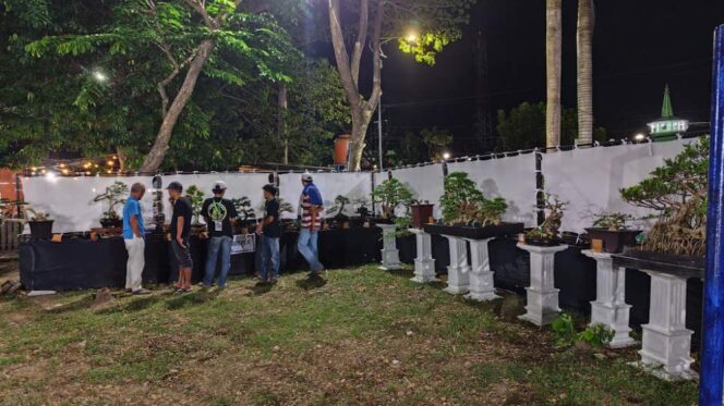 
 Ratusan Bonsai Unik dan Indah Mulai Dipamerkan di Monumen Ganggawa