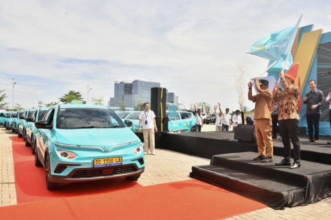 
 Gubernur Resmikan Green SM, Taksi Listrik Pertama di Makassar