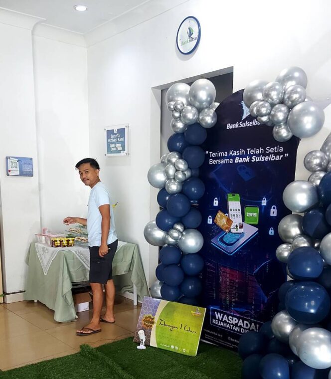 
 Hari Pelanggan Nasional, Bank Sulselbar Bagikan Uangta’ Card ke Nasabah