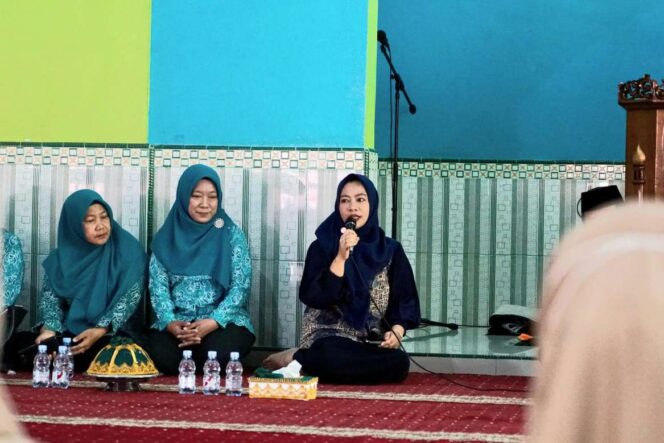 
 Ketua TP PKK Sidrap Serahkan Mushaf Al-Qur’an ke Warga Binaan Rutan