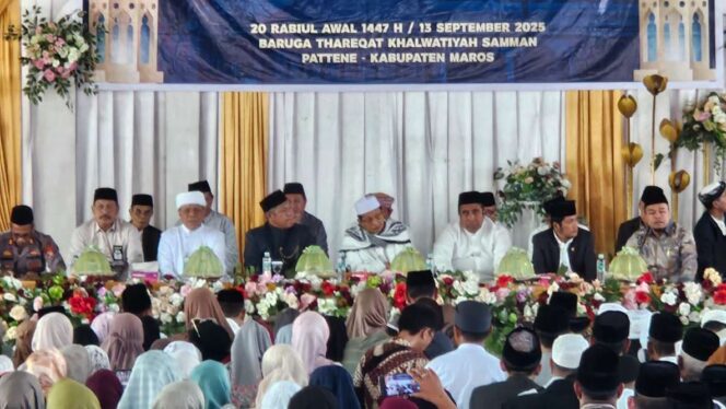 
 30 Ribu Jamaah Hadiri Maulid Akbar di Maros, Menag Nasaruddin Umar Beri Pesan Persatuan