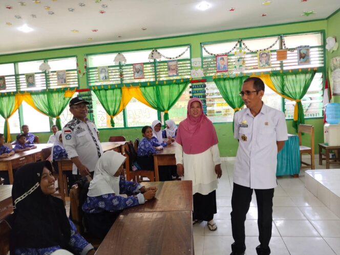 
 Kadis Pendidikan Pantau ANBK di SMPN 4 dan SMPN 1 Pinrang