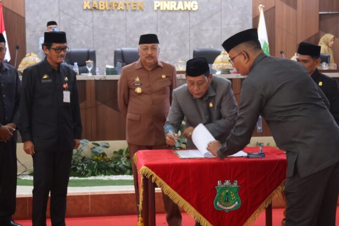 
 Rapat Paripurna di DPR. Pemkab Pinrang Tegaskan Komitmen Hadirkan APBD Pro-Masyarakat