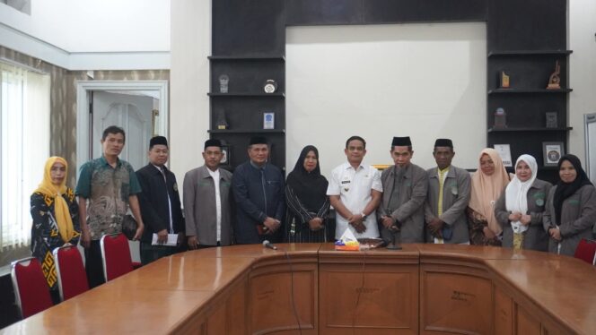 
 Wabup Pinrang Terima Audensi Panitia Hari Santri 2025