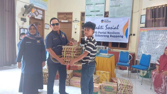 
 Bakti Sosial Warnai HUT NasDem di Sidrap