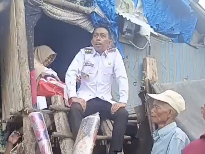 
 Bantu Keluarga Amir yang Hidup tak Layak, Bupati SAR dan RMS Turun Tangan