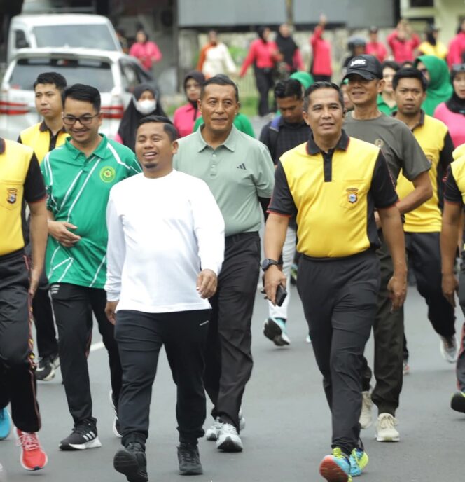 
 Wali Kota Parepare Hadiri Kegiatan Jalan Santai dan Senam Sehat dalam Rangka HUT Bhayangkara ke-78