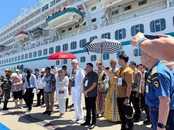 
 Pelabuhan Parepare Siap Jadi Pintu Gerbang Pariwisata Dunia, Wawali Hermanto Sambut Kapal Pesiar Berbendera Jerman