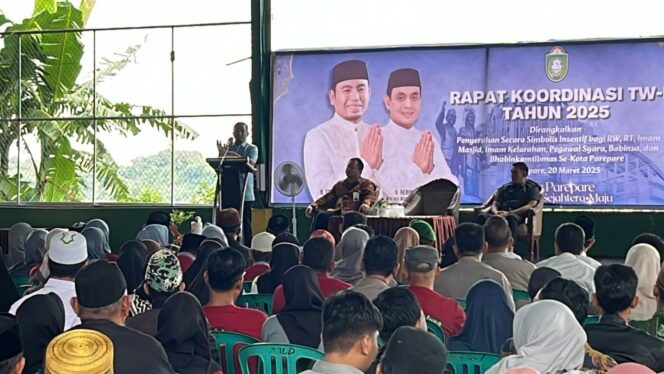 
 Serahkan Insentif RT/RW Hingga Bhabinkamtibmas, Wali Kota Janjikan Kenaikan