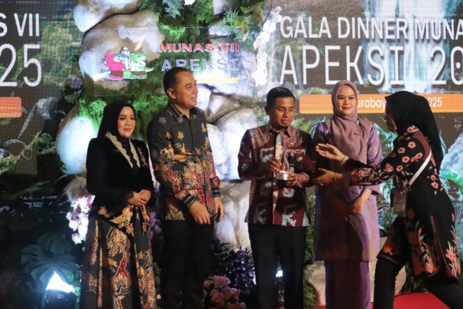 
 Tasming Hamid dan Hermanto Ikut Meriahkan Gala Dinner Munas APEKSI 2025